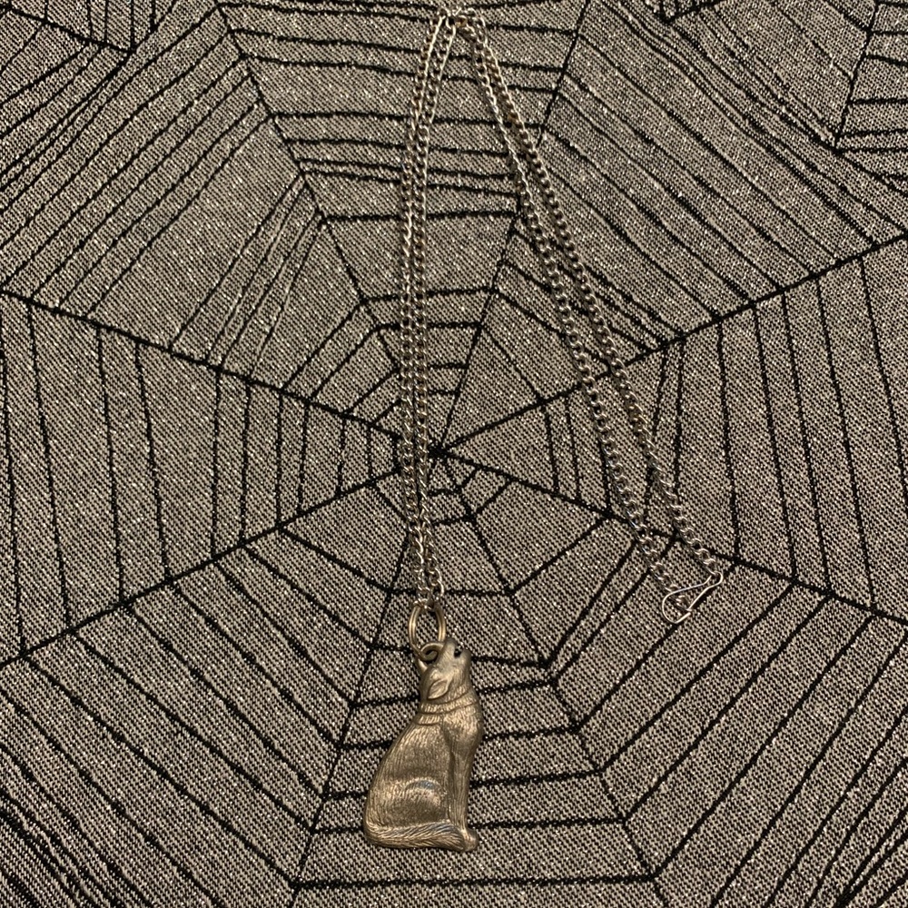 Unisex Howling Wolf Necklace